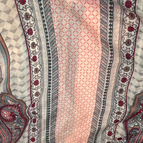 Vintage Bohemian Fringe Shawl — Paisley & Geometric Fusion (130 × 130 cm) - Picture 3 of 16